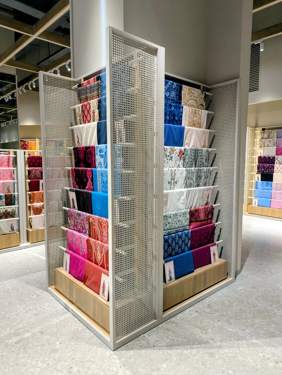 Nishat Linen Emporium Mall: Premium Shopfitting & Retail Fit-Out