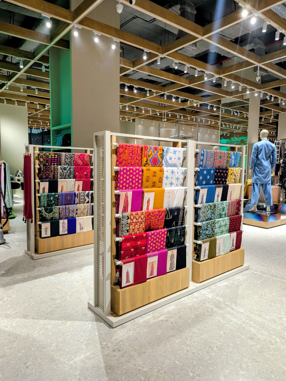 Nishat Linen Emporium Mall: Premium Shopfitting & Retail Fit-Out