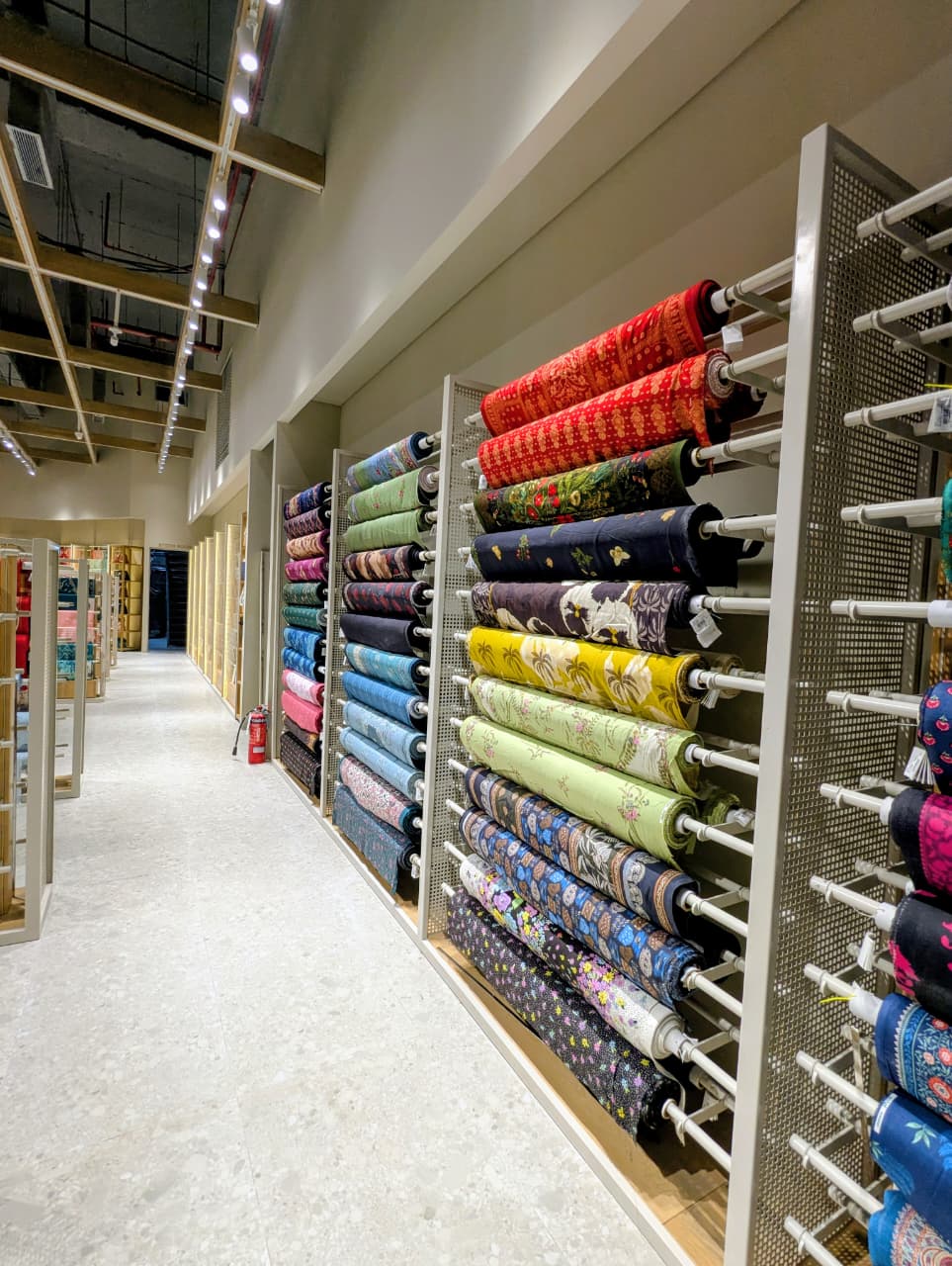 Nishat Linen Emporium Mall: Premium Shopfitting & Retail Fit-Out