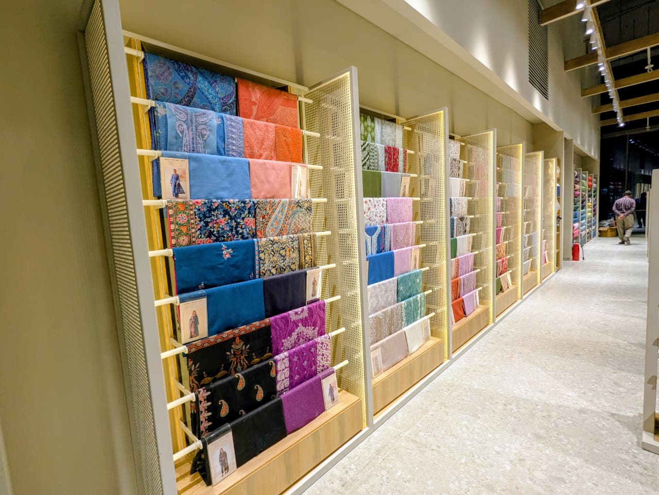 Nishat Linen Emporium Mall: Premium Shopfitting & Retail Fit-Out