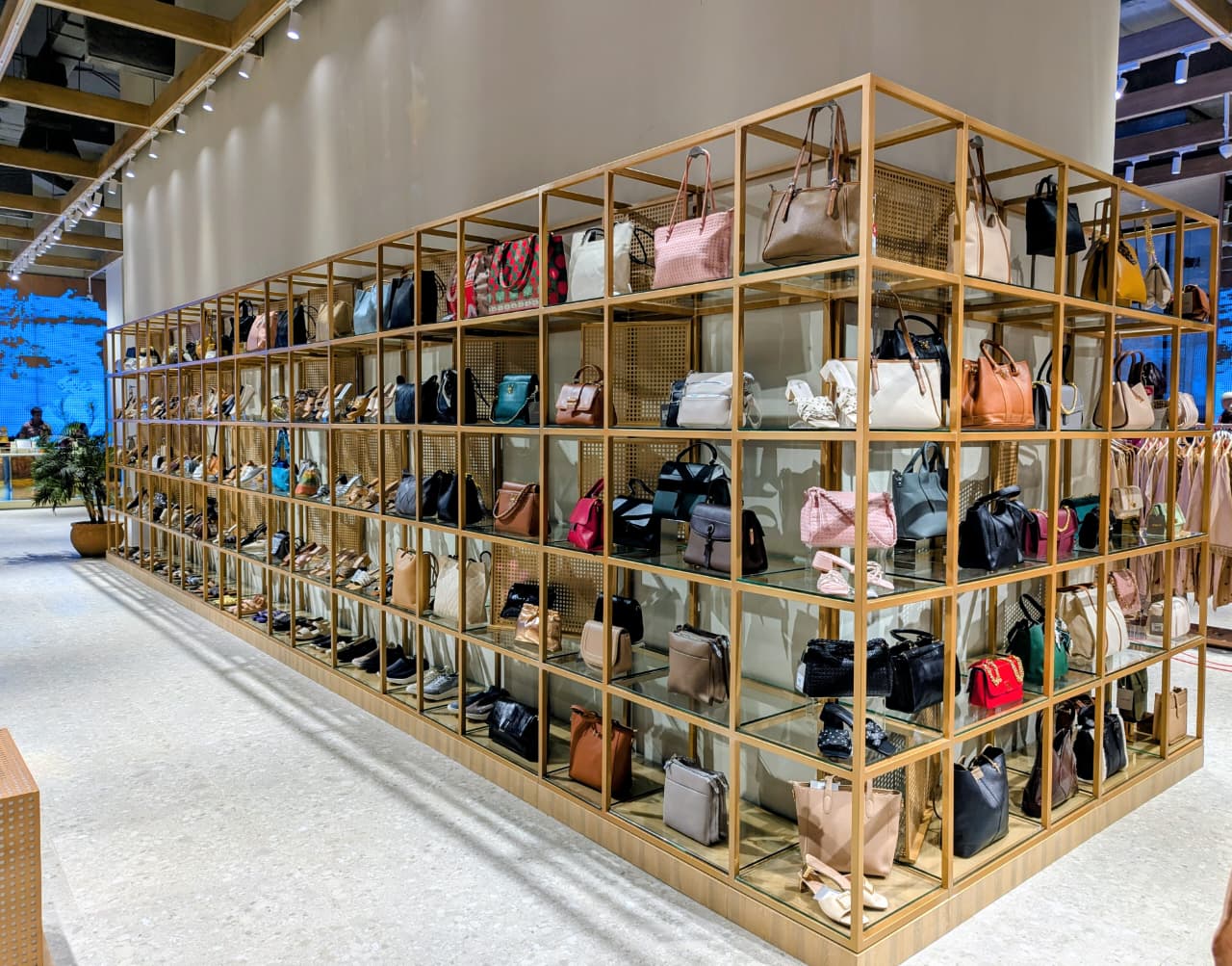 Nishat Linen Emporium Mall: Premium Shopfitting & Retail Fit-Out