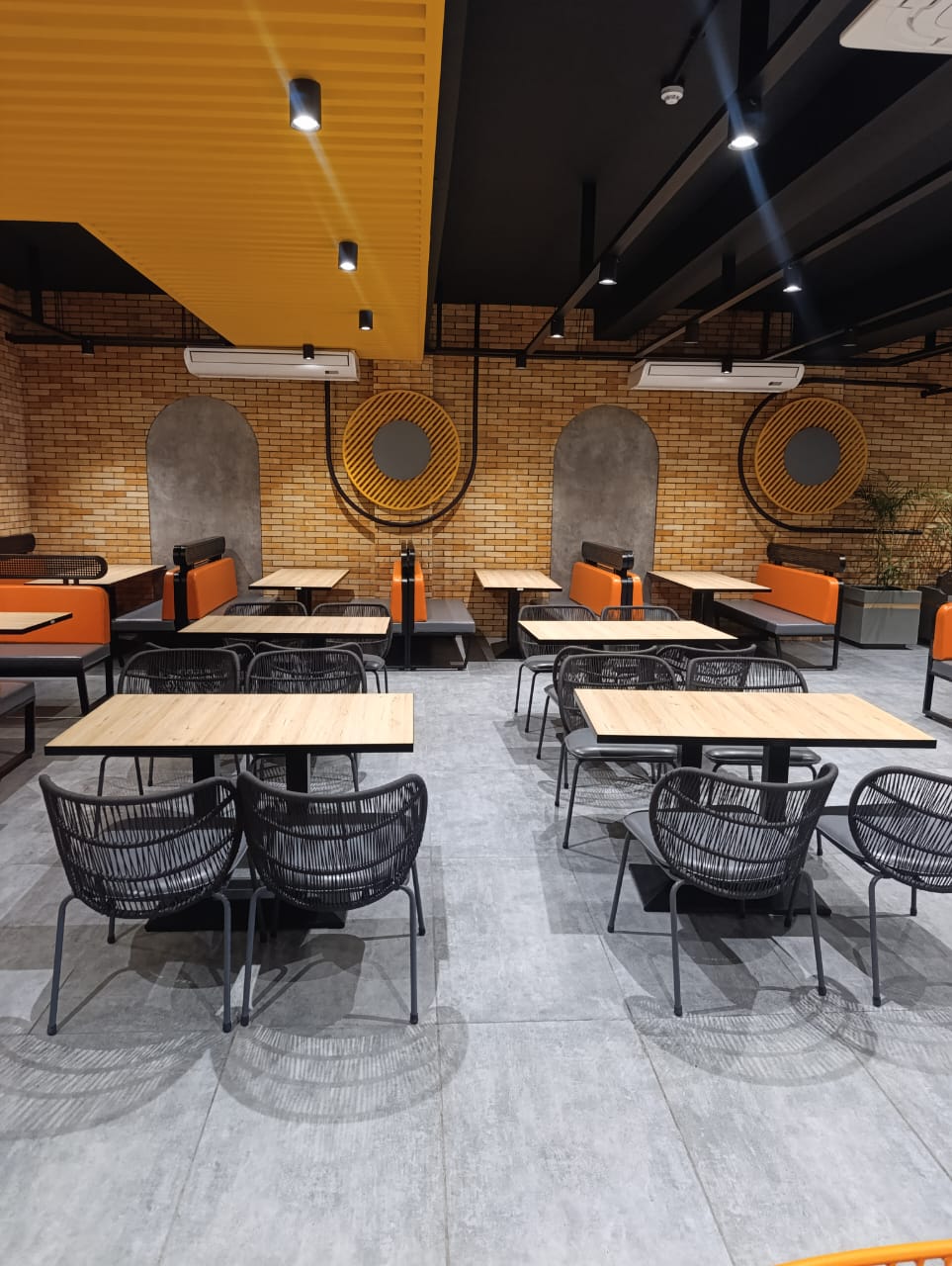 Restaurant Furniture Supply – Cheezious Mardan